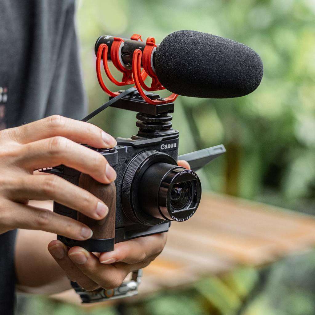 Mounting Baseplate with Wooden Grip for Canon PowerShot V1 – Black